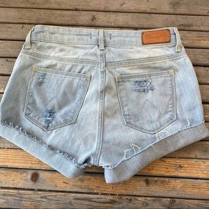 Wrangler light wash distressed jean shorts size 2